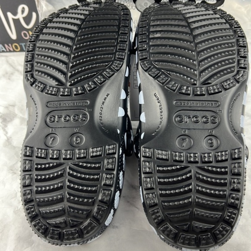 Crocs - ‘Hearts’ Classic Clog. Women’s SZ: 7,8,9,10. NWT Firm! - Picture 4 of 4